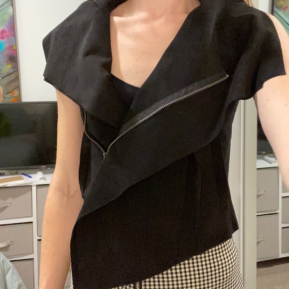 Versatile BCBG zip up vest - Picture 3 of 5